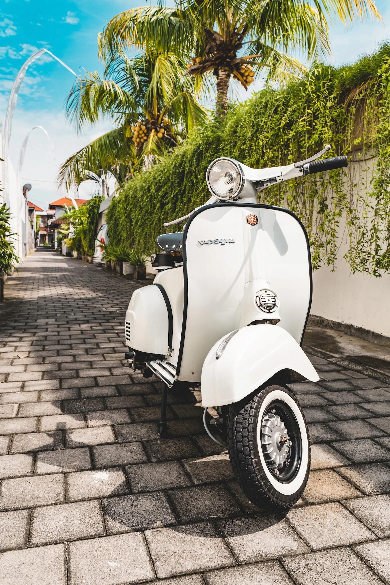 i-skuter-piaggio-vespa-super-scooter-1970-zabytek